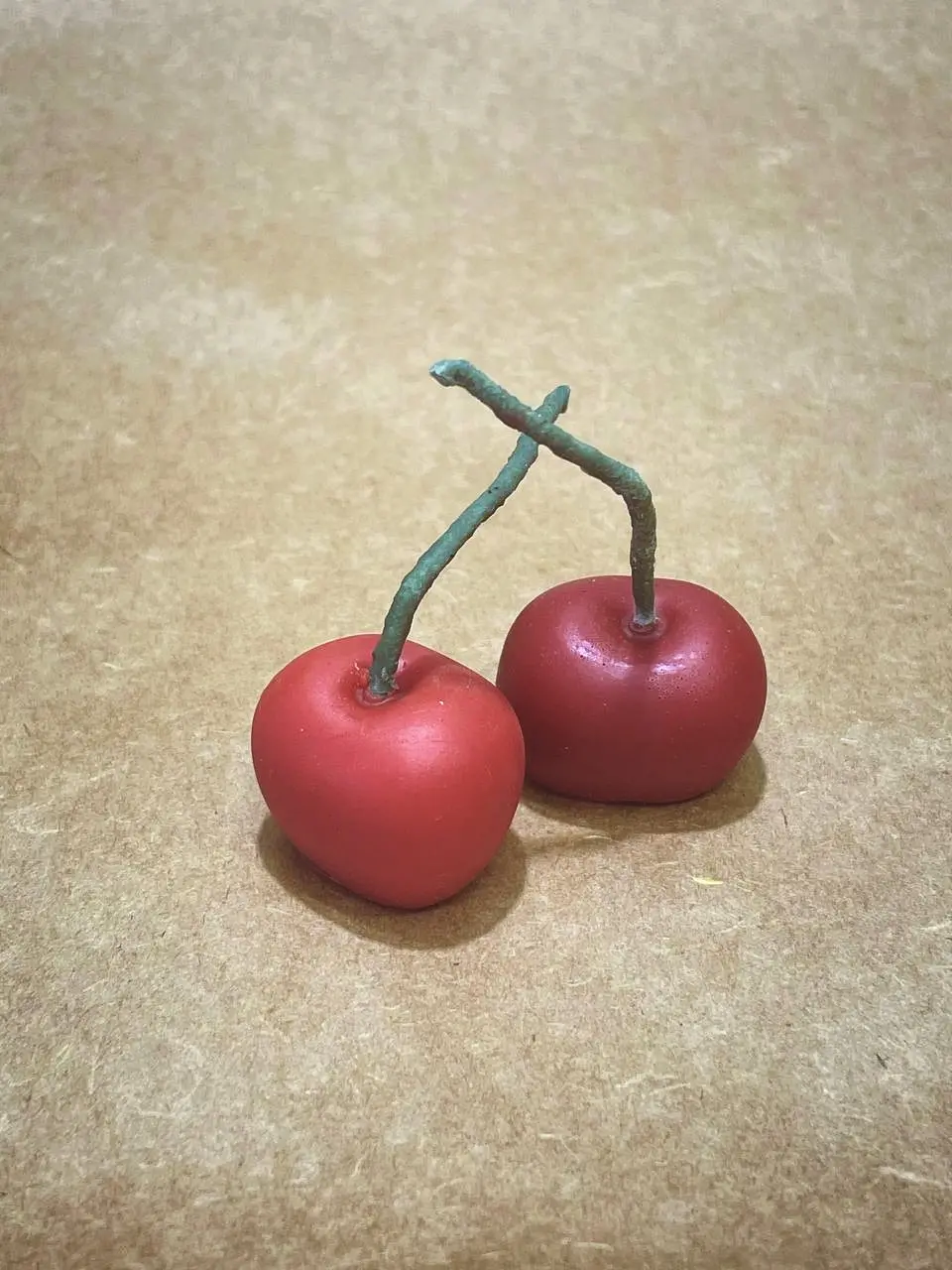 Свічка Черешня з бджолиного воску